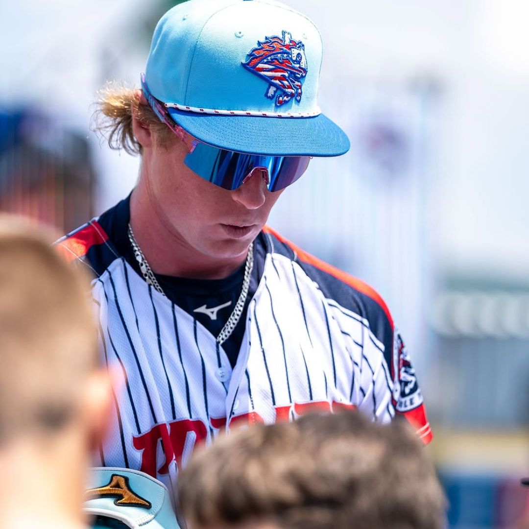 Solaro Shades Cosmos baseball sunglasses in Showstopper pink blue – sports eyewear for athletes. 